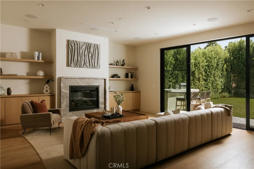 11746 La Maida Street Valley Village, CA 91607
