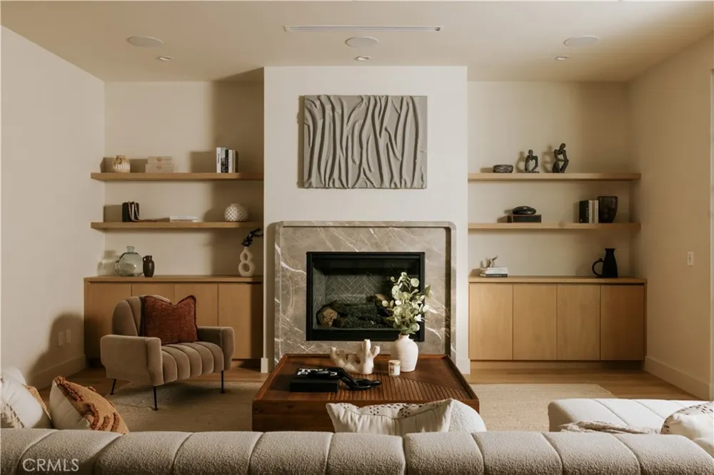 11746 La Maida Street Valley Village, CA 91607