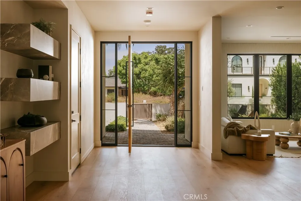 11746 La Maida Street Valley Village, CA 91607