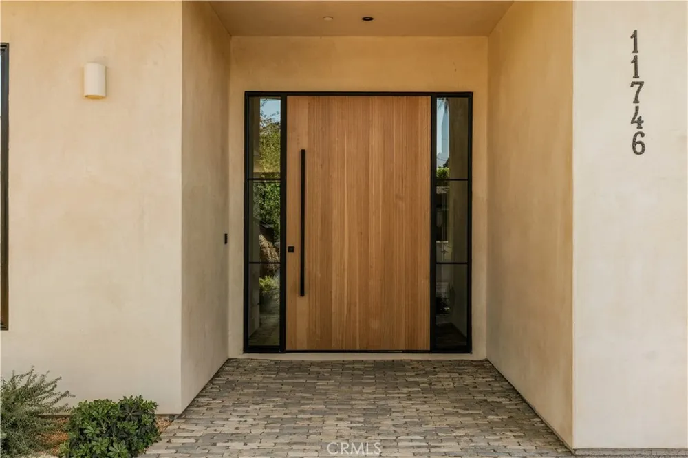 11746 La Maida Street Valley Village, CA 91607