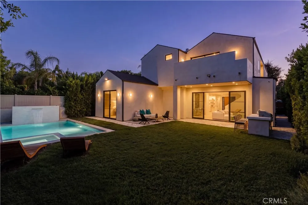 11746 La Maida Street Valley Village, CA 91607