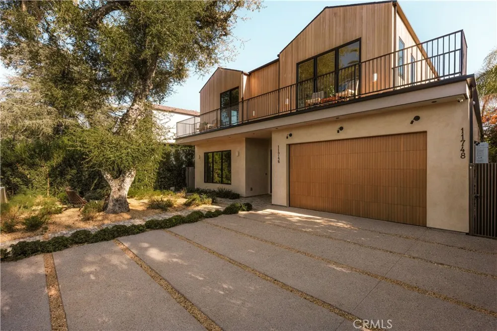 11746 La Maida Street Valley Village, CA 91607
