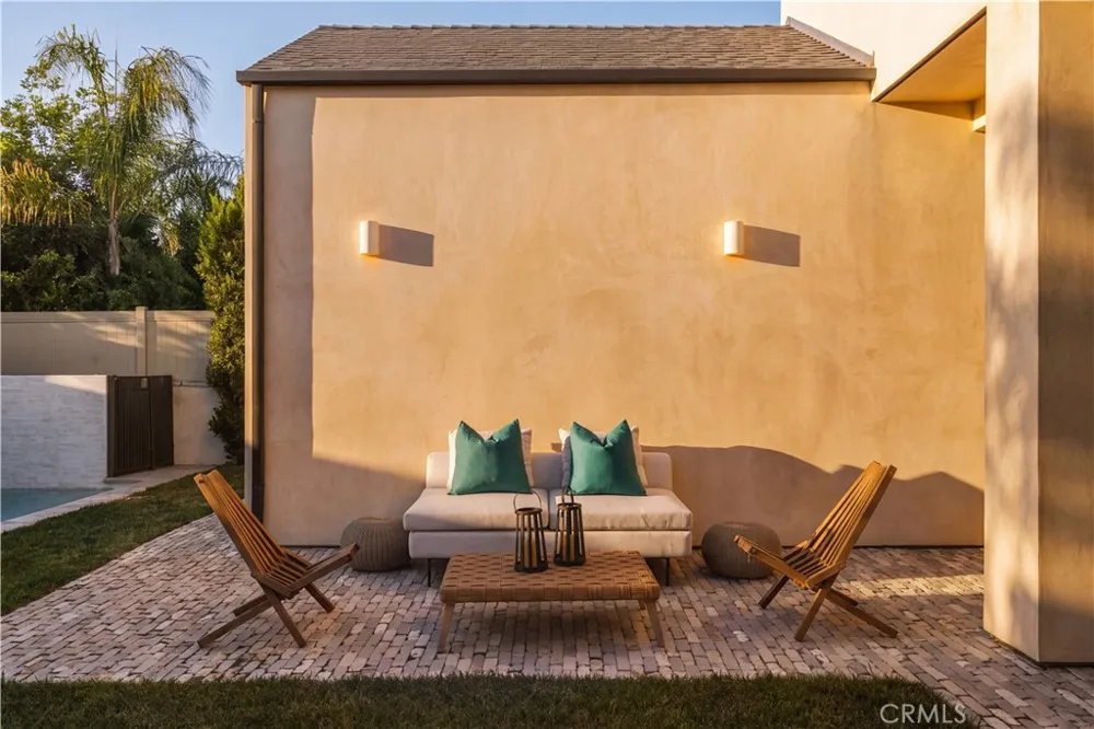 11746 La Maida Street Valley Village, CA 91607