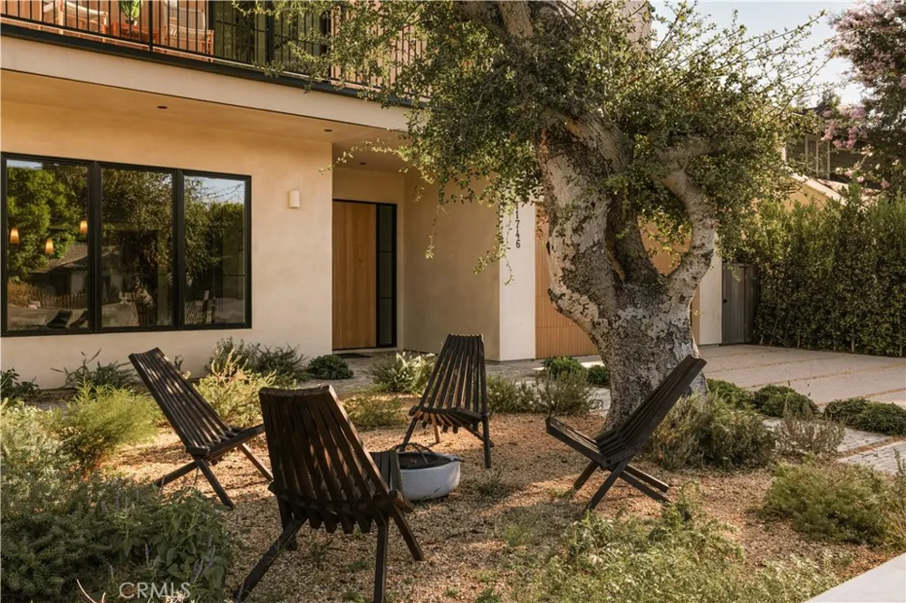 11746 La Maida Street Valley Village, CA 91607