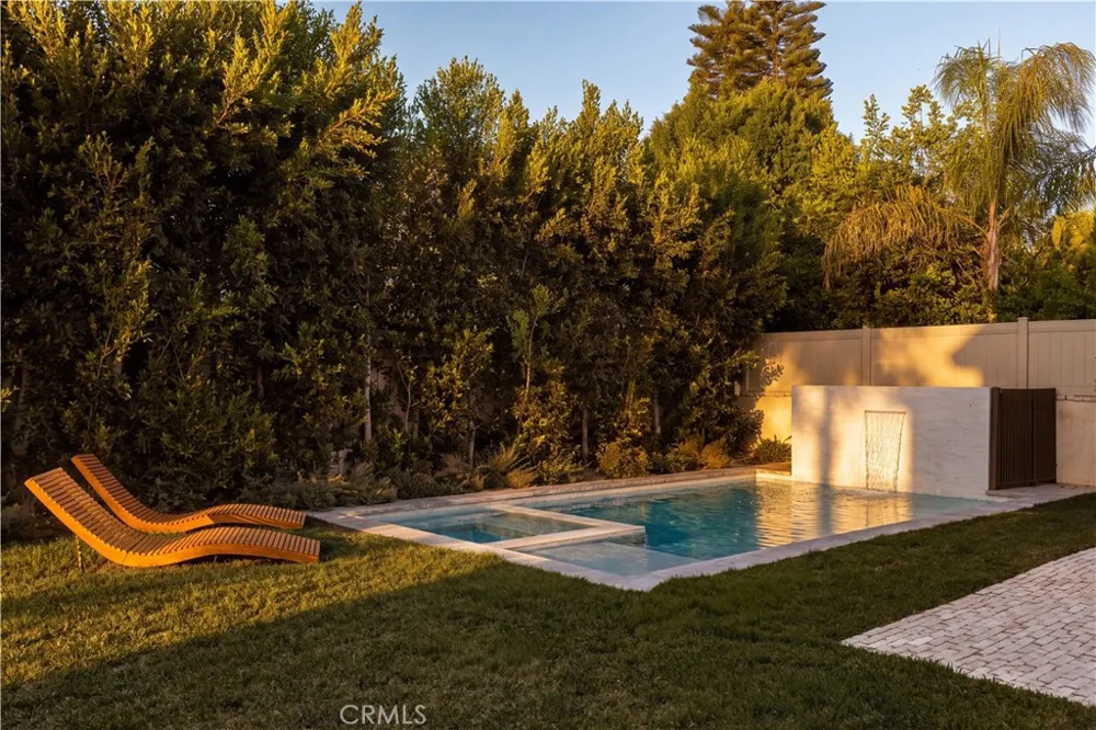 11746 La Maida Street Valley Village, CA 91607