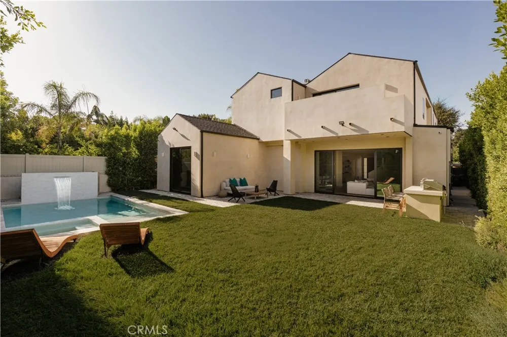 11746 La Maida Street Valley Village, CA 91607