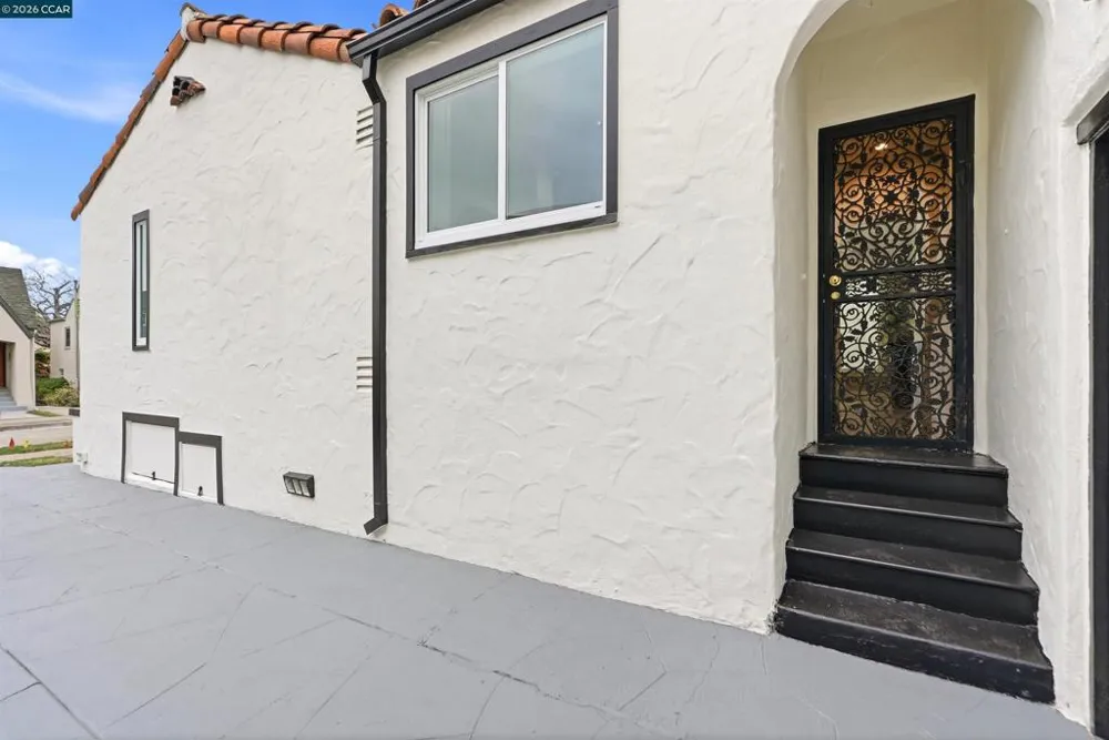 5672 Carberry Avenue Oakland, CA 94609