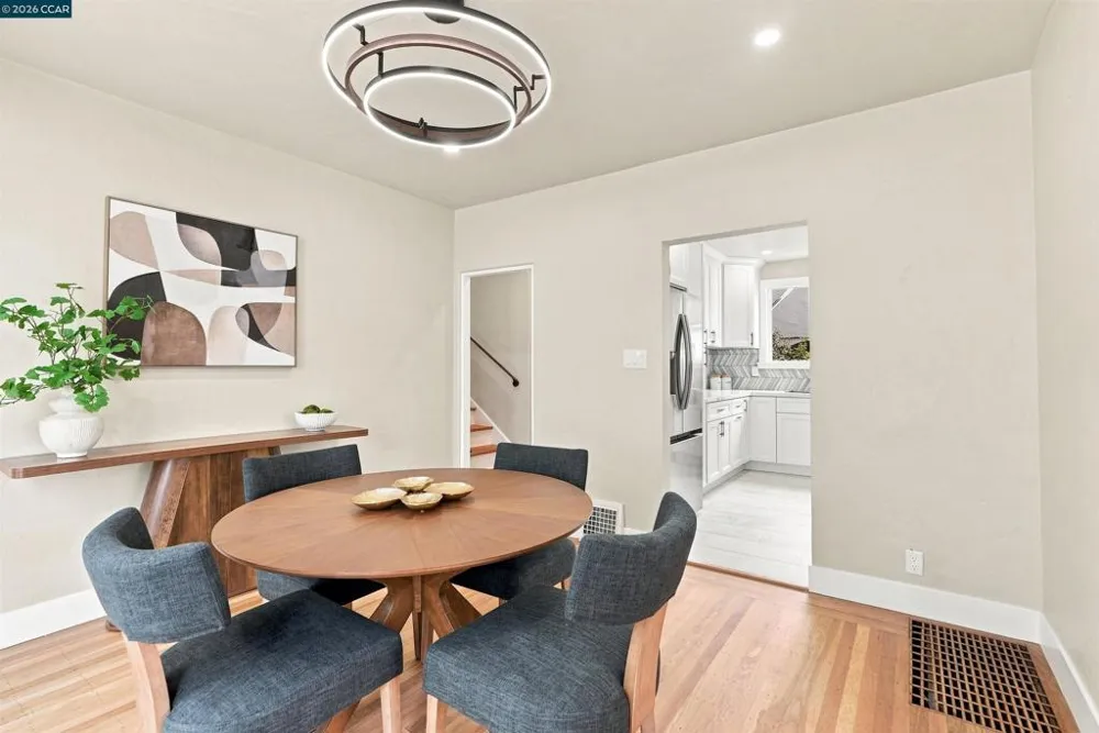 5672 Carberry Avenue Oakland, CA 94609