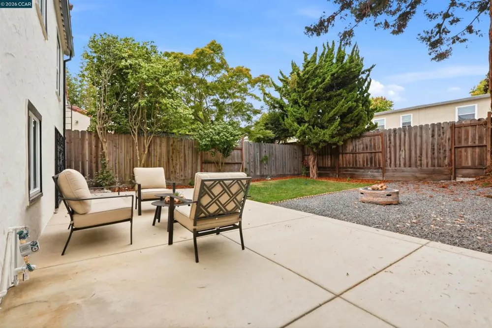 5672 Carberry Avenue Oakland, CA 94609