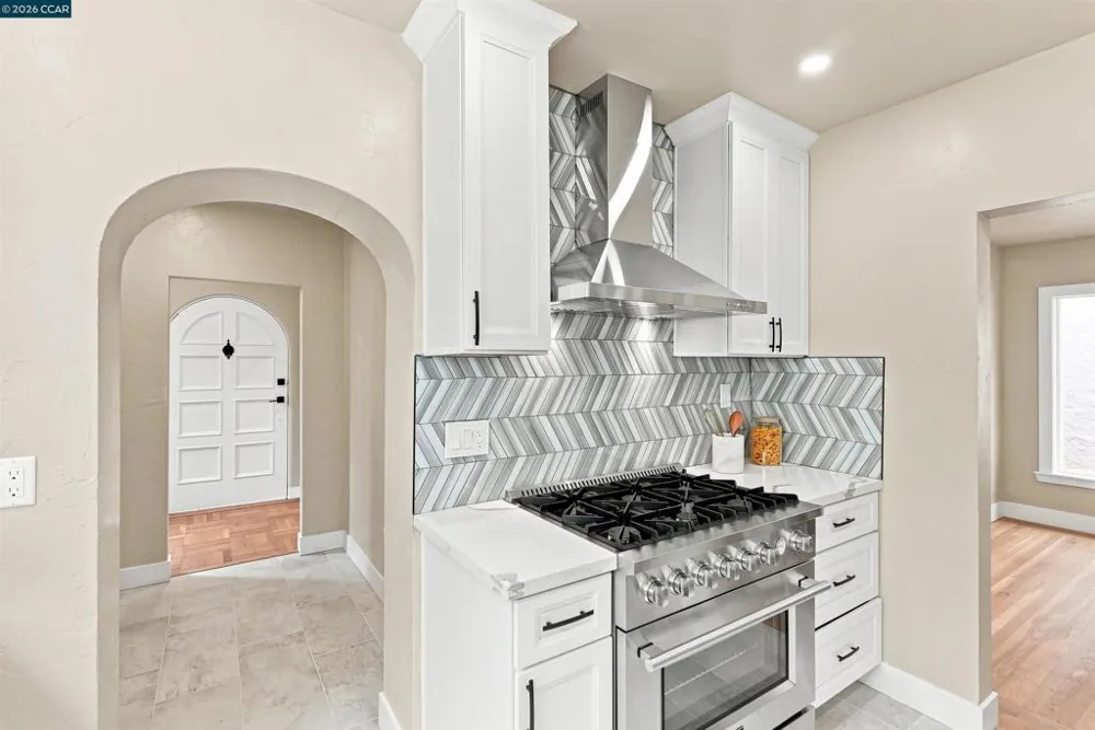 5672 Carberry Avenue Oakland, CA 94609