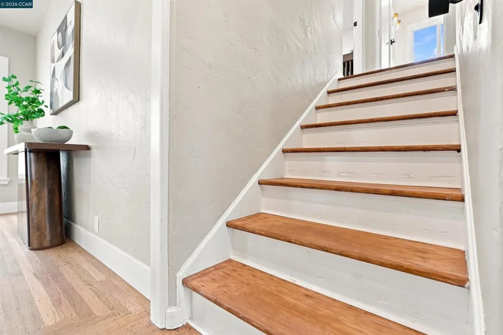 5672 Carberry Avenue Oakland, CA 94609