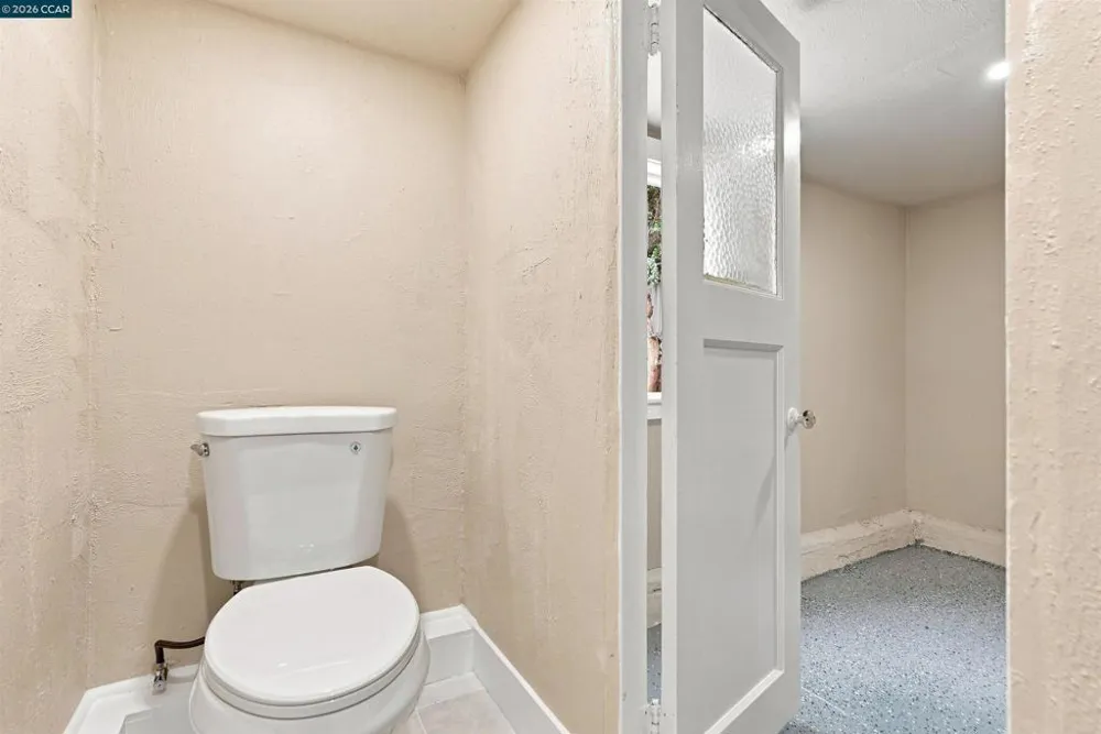 5672 Carberry Avenue Oakland, CA 94609