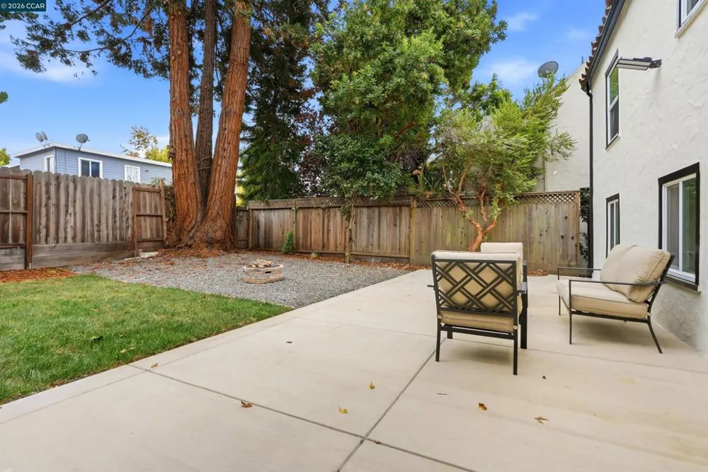 5672 Carberry Avenue Oakland, CA 94609