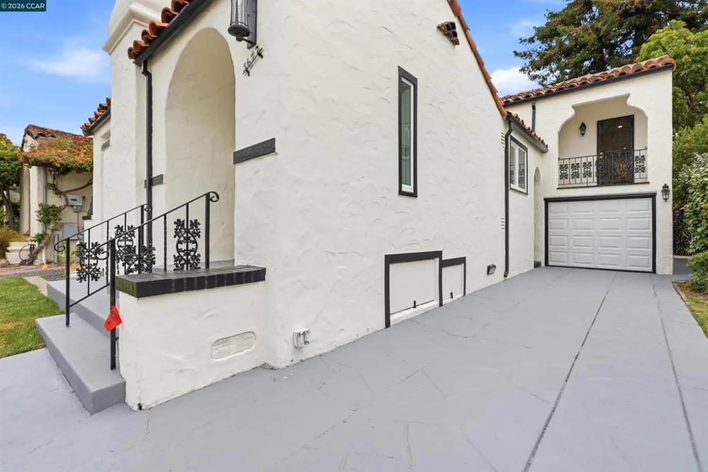5672 Carberry Avenue Oakland, CA 94609