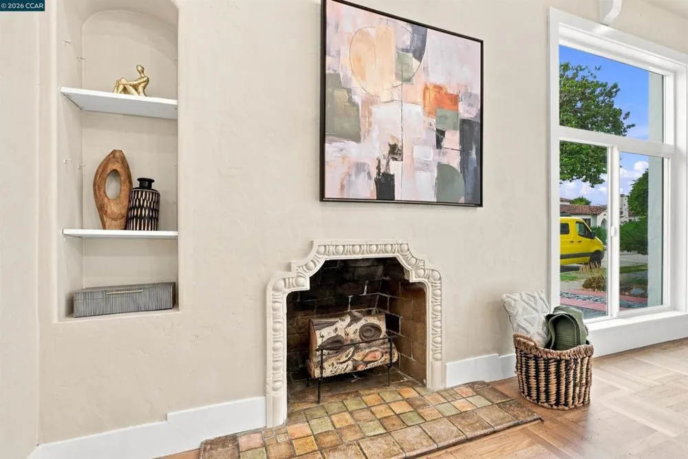 5672 Carberry Avenue Oakland, CA 94609