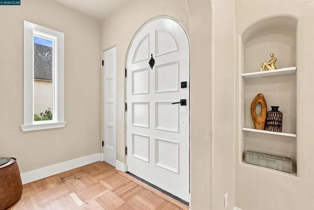 5672 Carberry Avenue Oakland, CA 94609