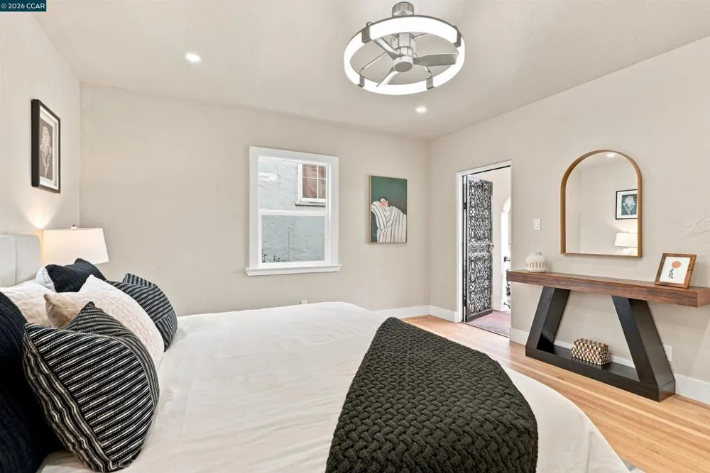 5672 Carberry Avenue Oakland, CA 94609