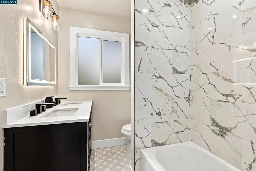 5672 Carberry Avenue Oakland, CA 94609