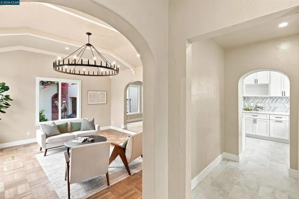 5672 Carberry Avenue Oakland, CA 94609