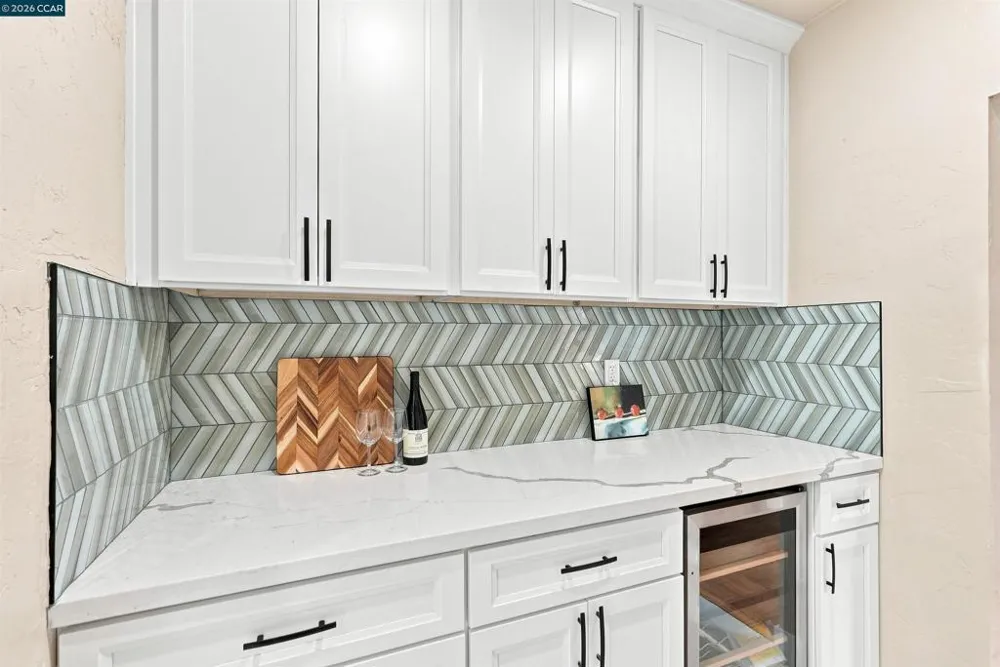 5672 Carberry Avenue Oakland, CA 94609