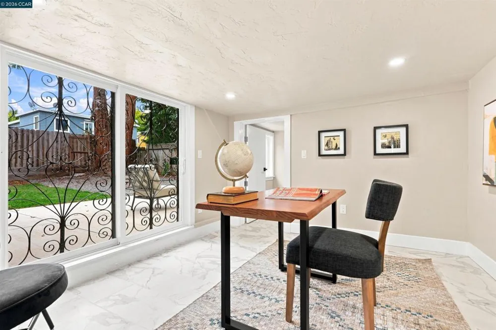 5672 Carberry Avenue Oakland, CA 94609