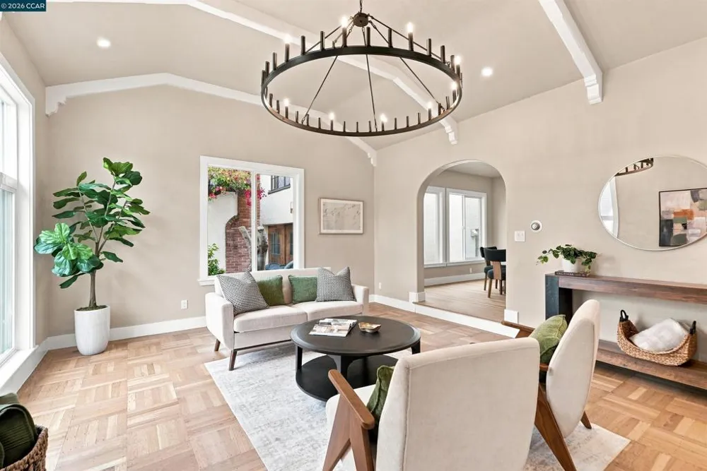 5672 Carberry Avenue Oakland, CA 94609
