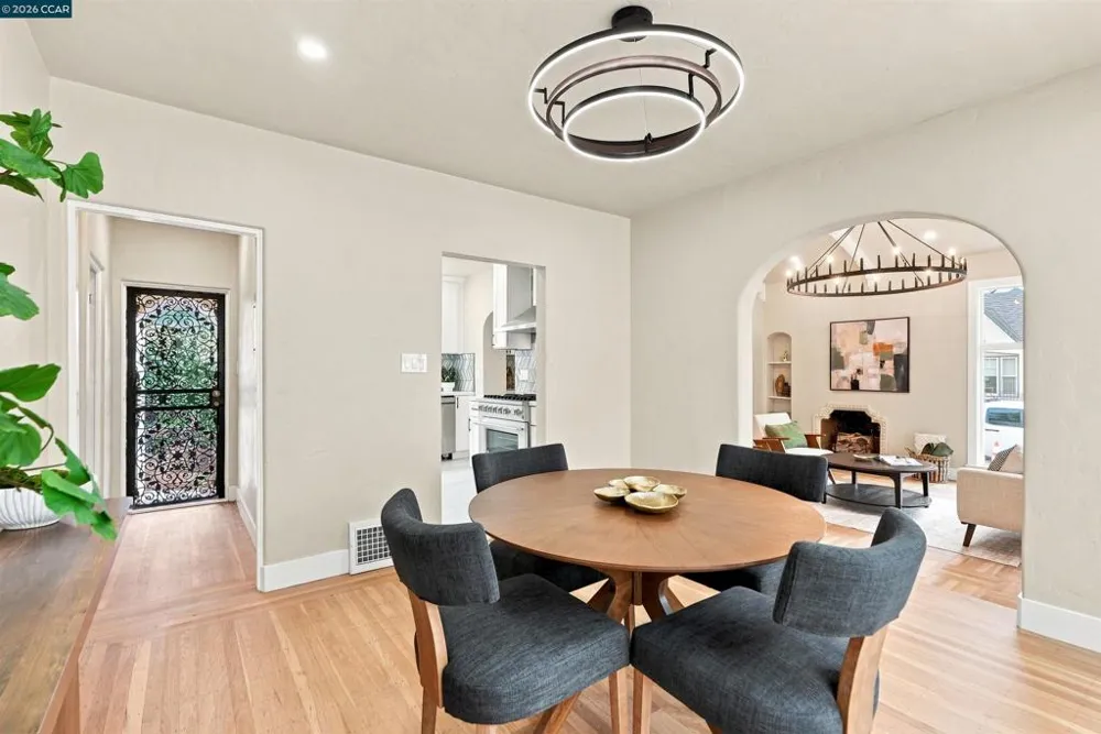 5672 Carberry Avenue Oakland, CA 94609