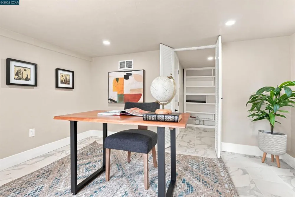 5672 Carberry Avenue Oakland, CA 94609
