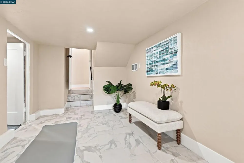5672 Carberry Avenue Oakland, CA 94609