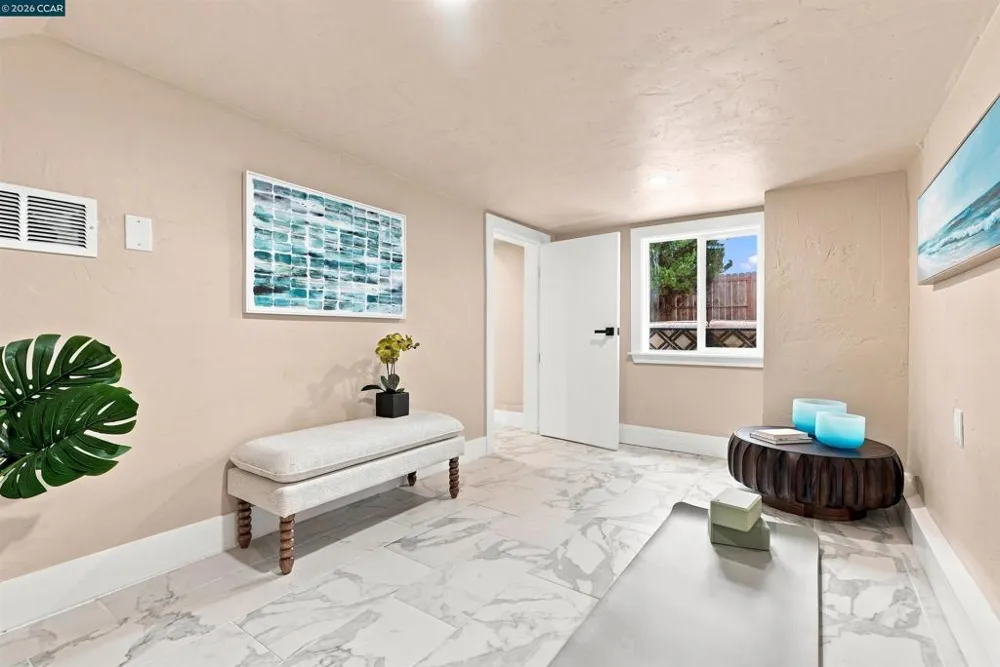 5672 Carberry Avenue Oakland, CA 94609