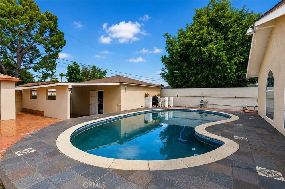 10529 La Mirada Whittier, CA 90604