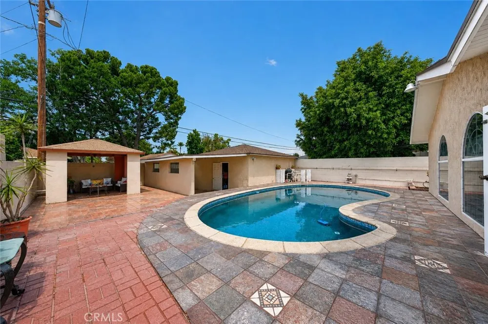 10529 La Mirada Whittier, CA 90604