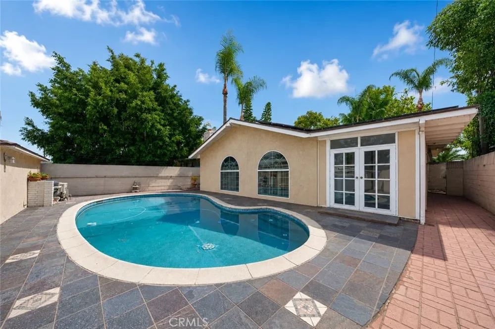 10529 La Mirada Whittier, CA 90604