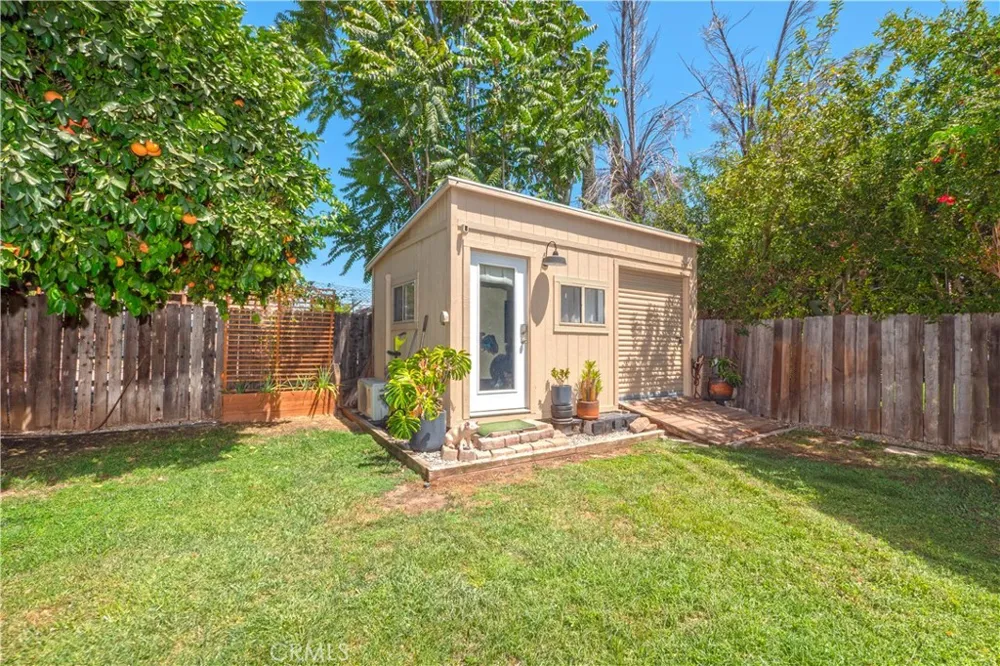 18527 Napa Street Northridge, CA 91324