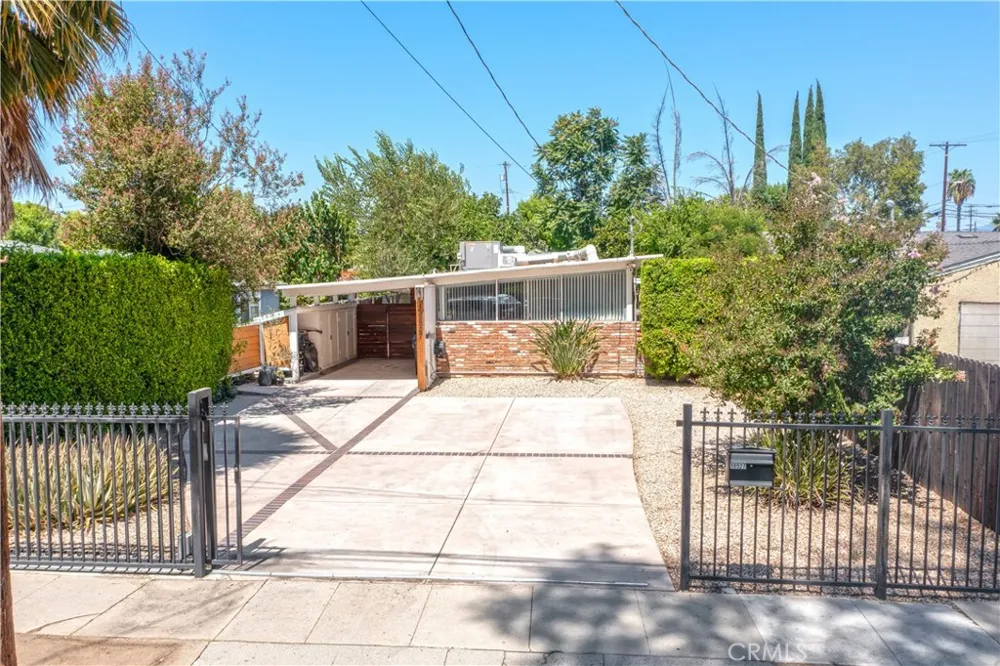 18527 Napa Street Northridge, CA 91324