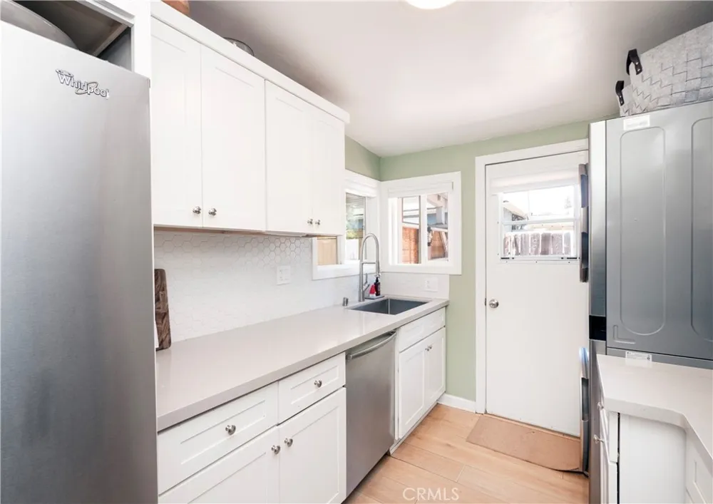 18527 Napa Street Northridge, CA 91324