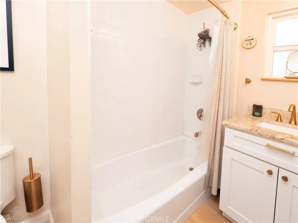 18527 Napa Street Northridge, CA 91324