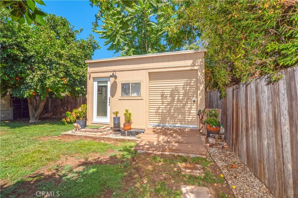 18527 Napa Street Northridge, CA 91324