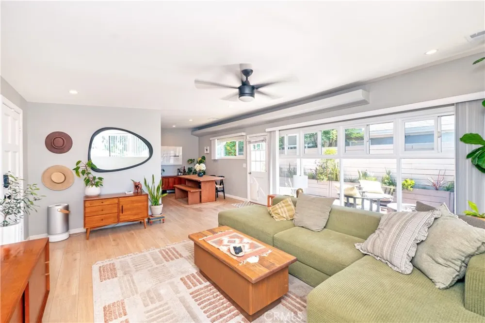 18527 Napa Street Northridge, CA 91324