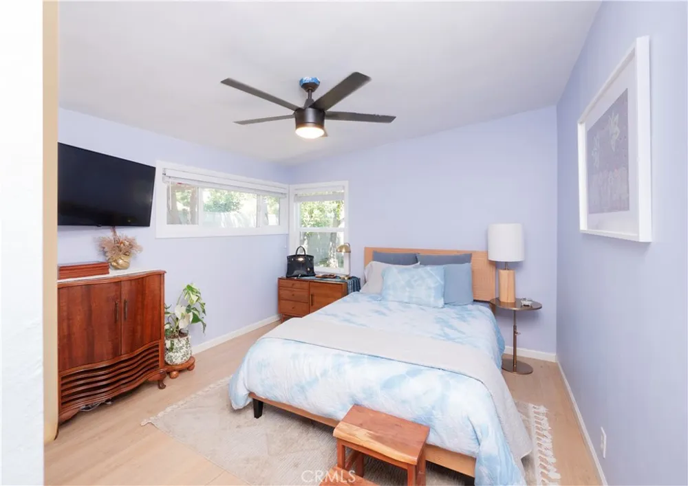 18527 Napa Street Northridge, CA 91324