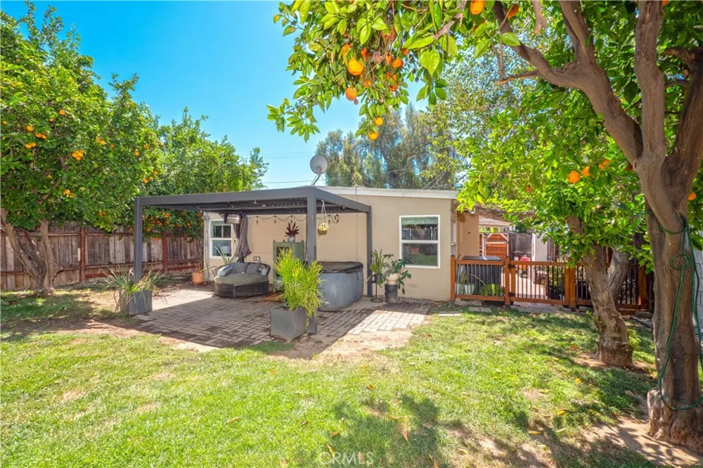 18527 Napa Street Northridge, CA 91324