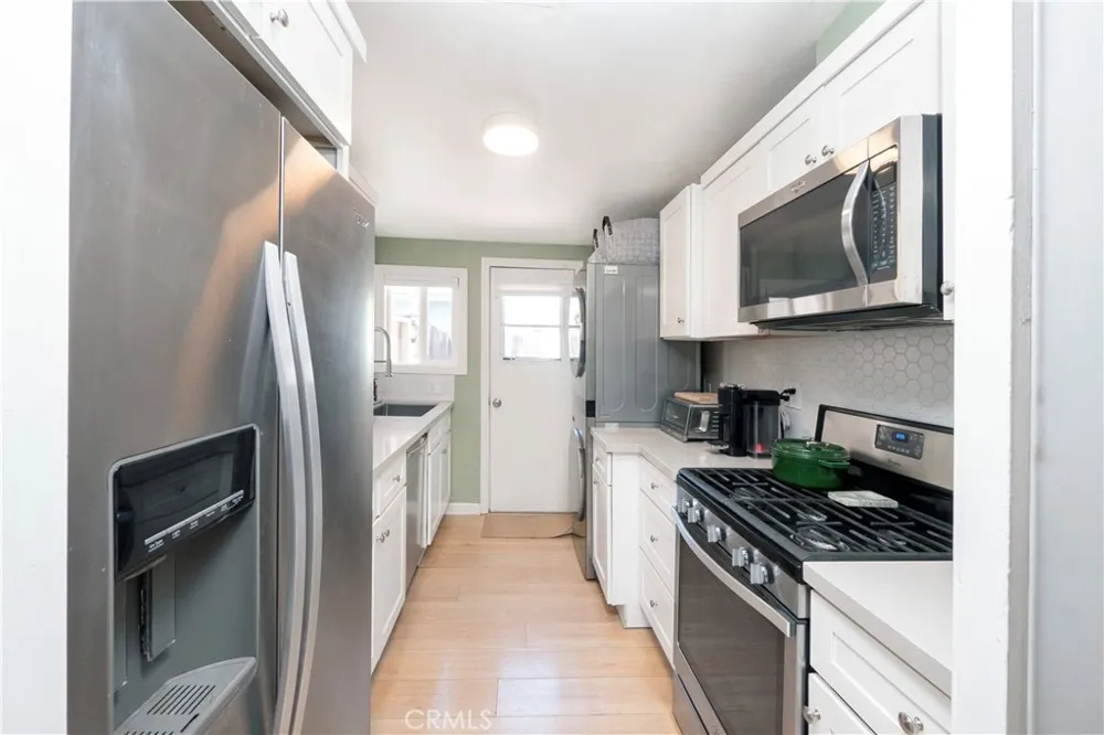 18527 Napa Street Northridge, CA 91324