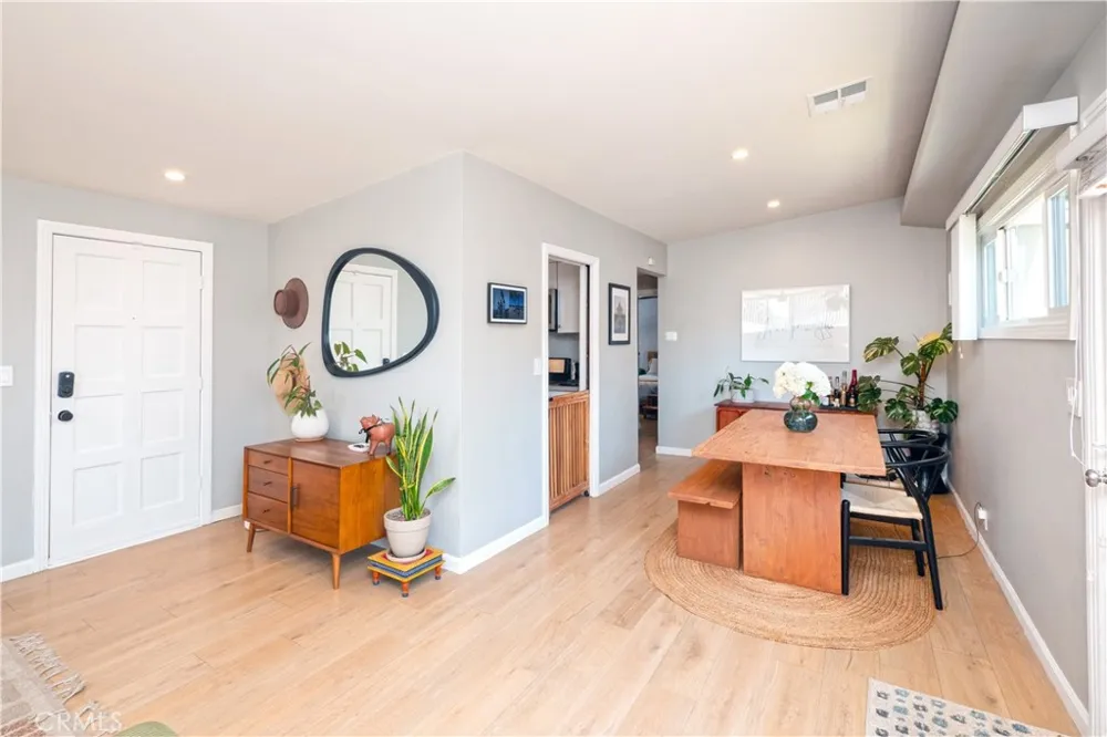 18527 Napa Street Northridge, CA 91324