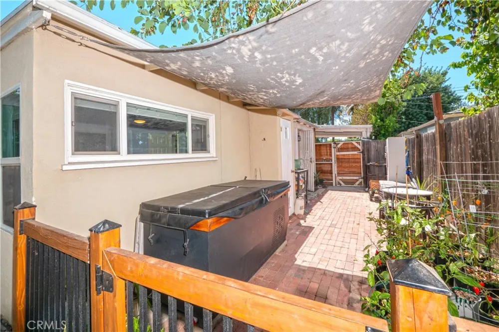 18527 Napa Street Northridge, CA 91324