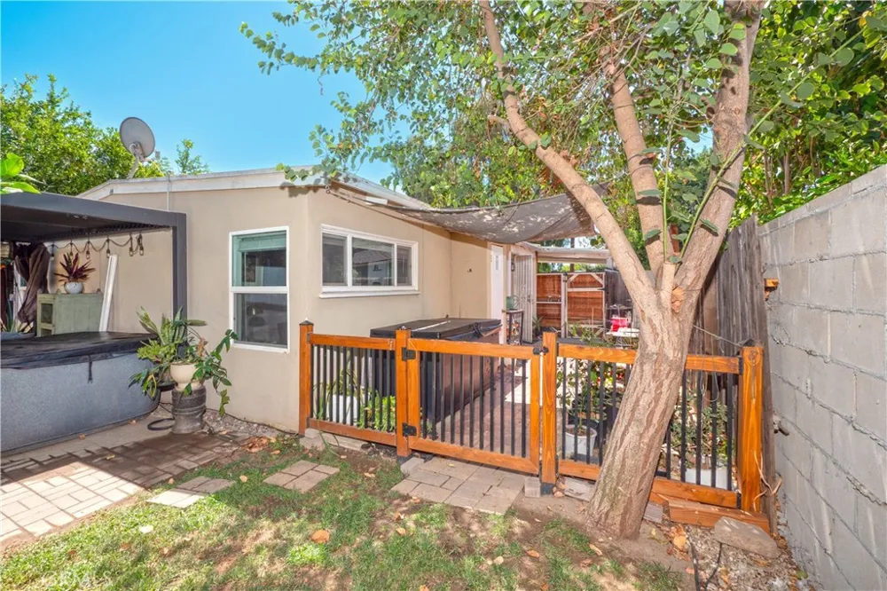 18527 Napa Street Northridge, CA 91324
