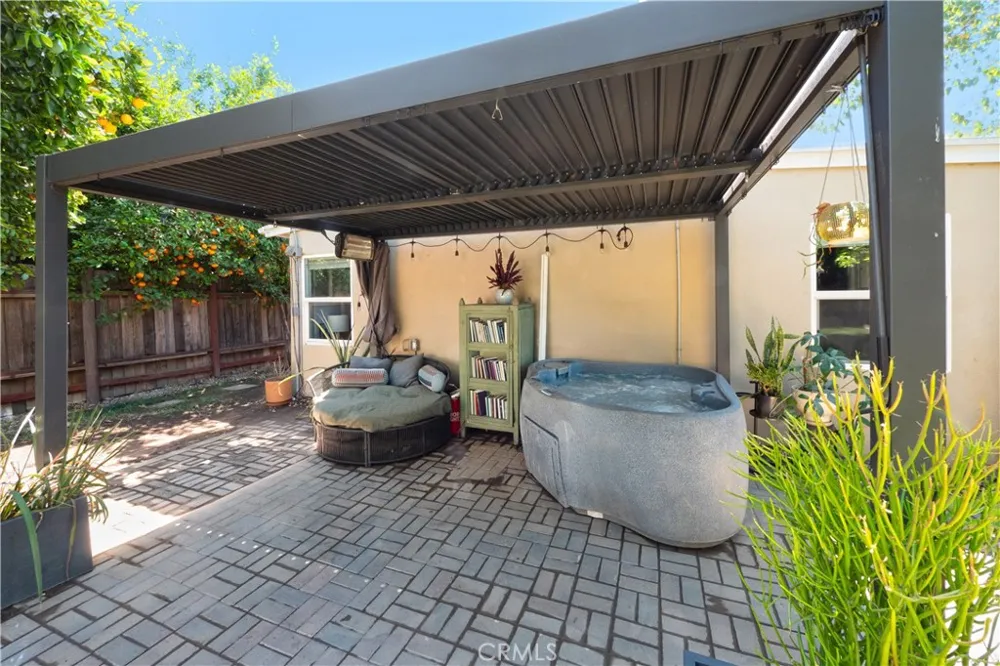 18527 Napa Street Northridge, CA 91324