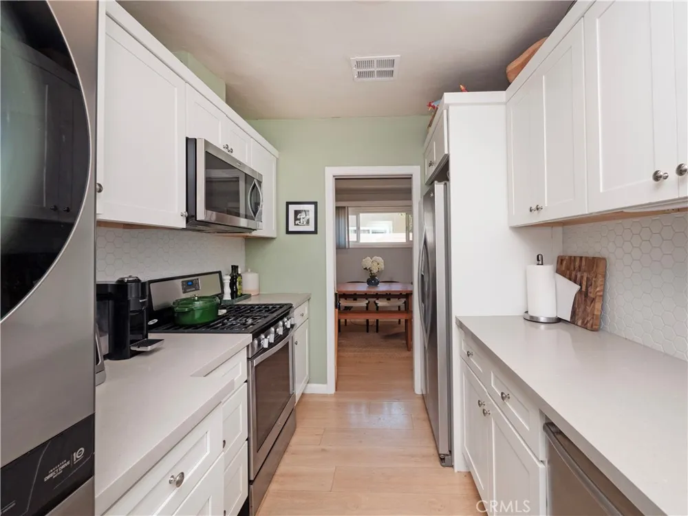 18527 Napa Street Northridge, CA 91324