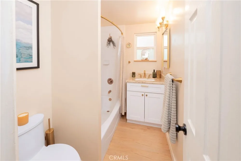 18527 Napa Street Northridge, CA 91324