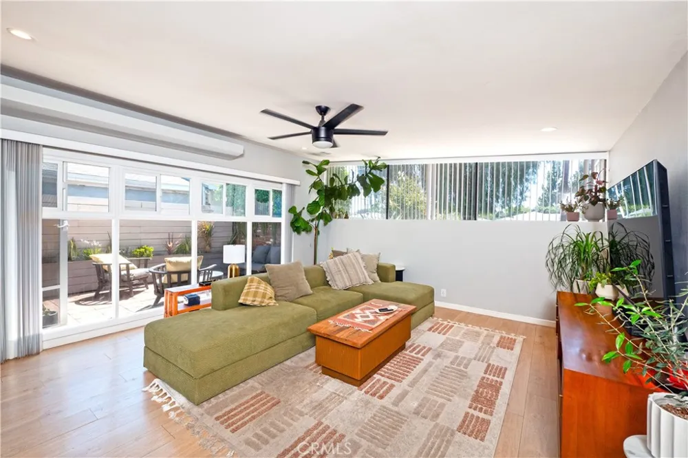 18527 Napa Street Northridge, CA 91324