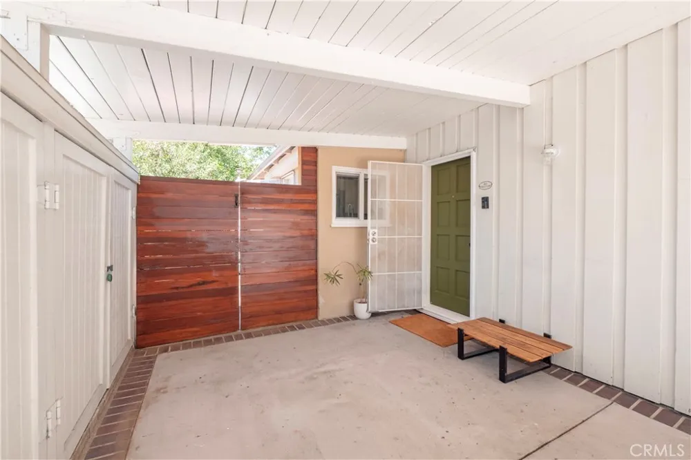 18527 Napa Street Northridge, CA 91324